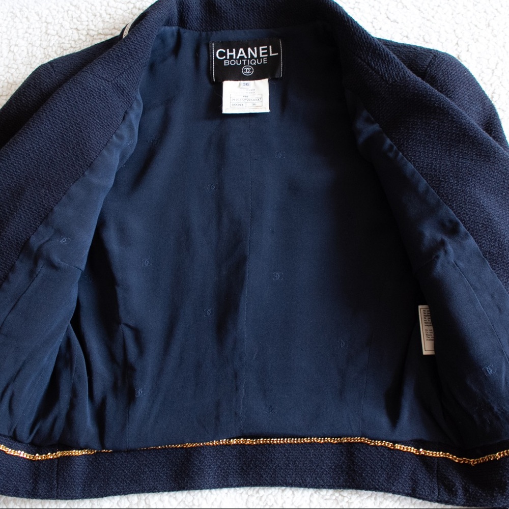 Iconic Chanel Vintage Spring 1995 Cropped Jacket - Picture 14 of 15